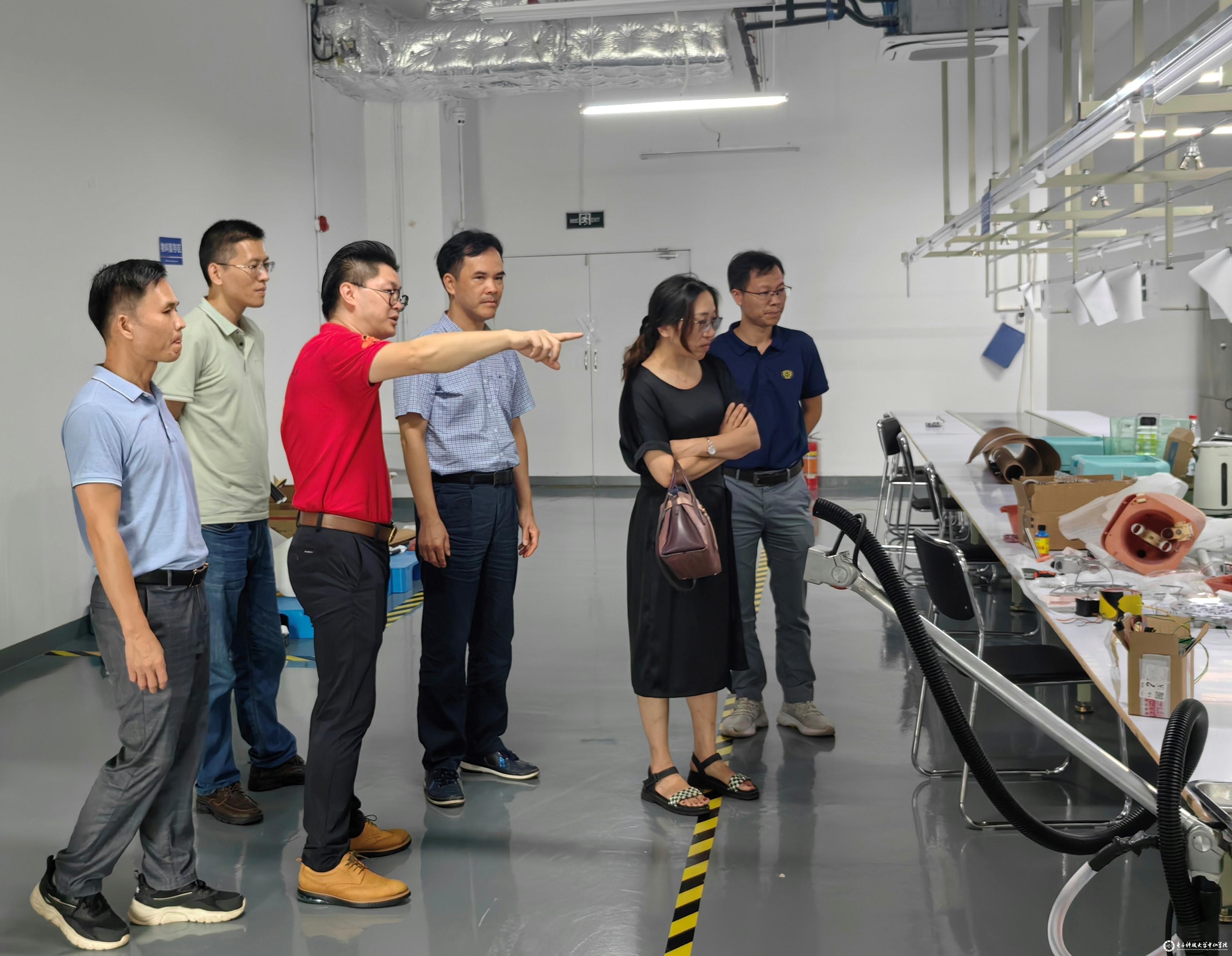 现场或有3人被刺伤