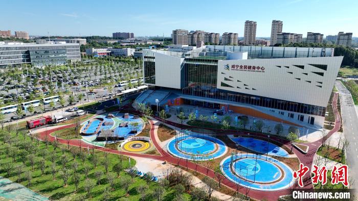 湖北咸宁市全民健身中心迎来第十八届中国大学