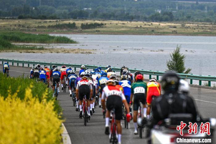 2025全国公路自行车锦标赛鄂尔多斯落幕 王瑞东、