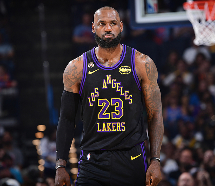 湖人惨败雷霆创耻辱纪录 东契奇伤退分差达45分