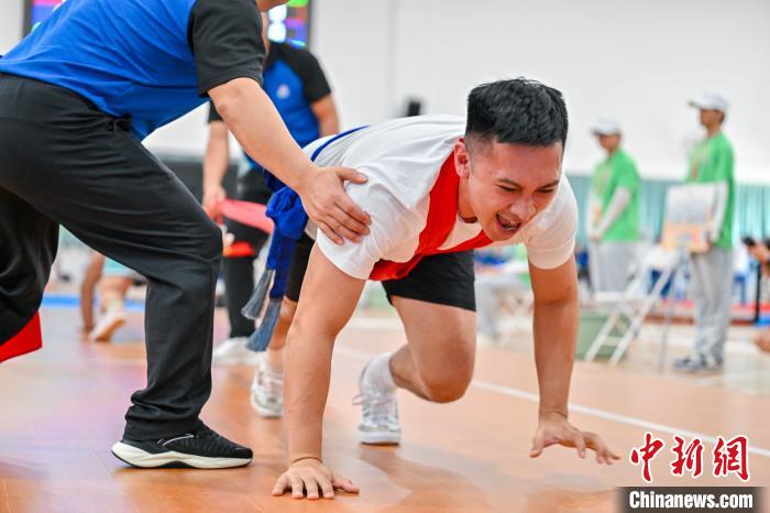 绸带牵出两岸情：押加赛场的力量与友谊跨越海