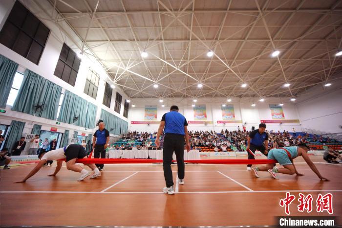 绸带牵出两岸情：押加赛场的力量与友谊跨越海