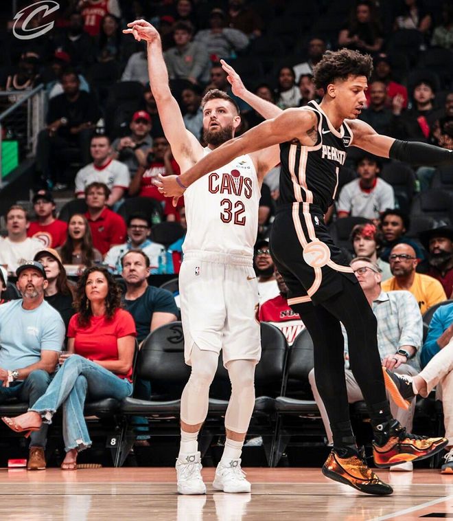 丹尼尔斯三双助老鹰逆转骑士终结连胜