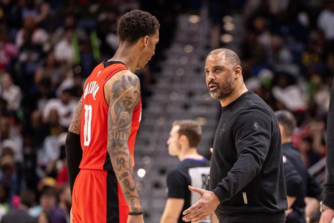 火箭队替补阵容完胜湖人队 但首发命中率低迷致