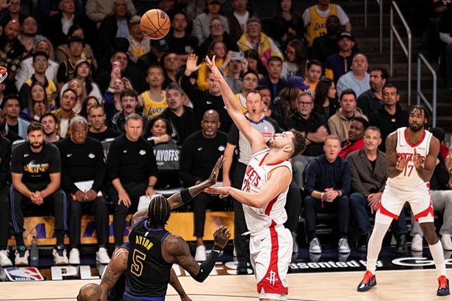 湖人两连胜奠定系列赛优势 申京低效表现暴露火